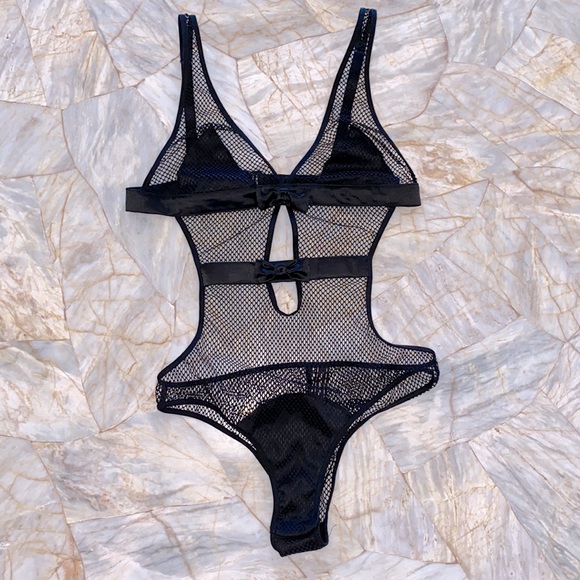 NEW VS Sexy Little Things Very Sexy Strappy Fishnet Thong Teddy Medium - Picture 2 of 11